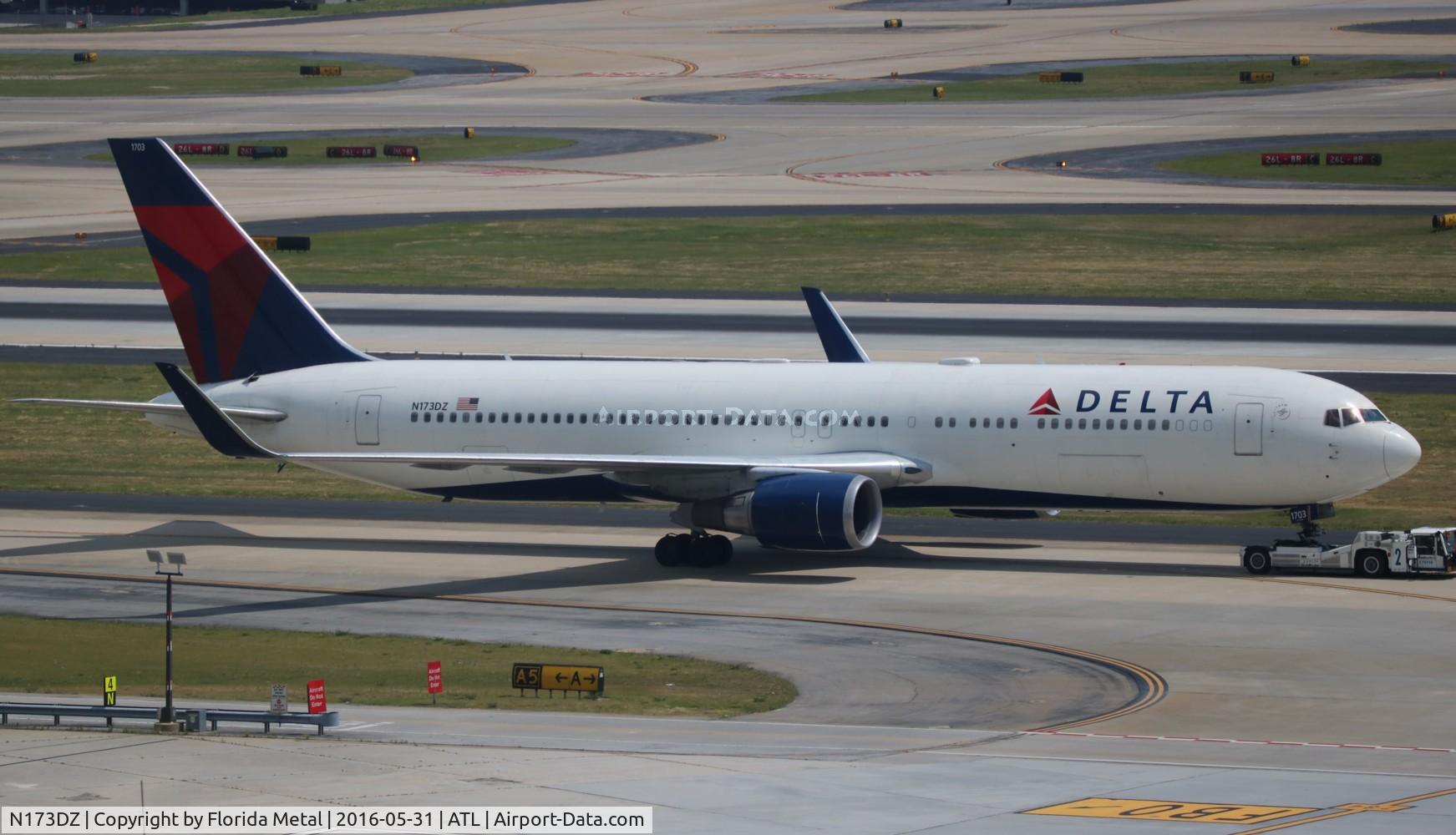 N173DZ, 1998 Boeing 767-332ER C/N 29692, Delta