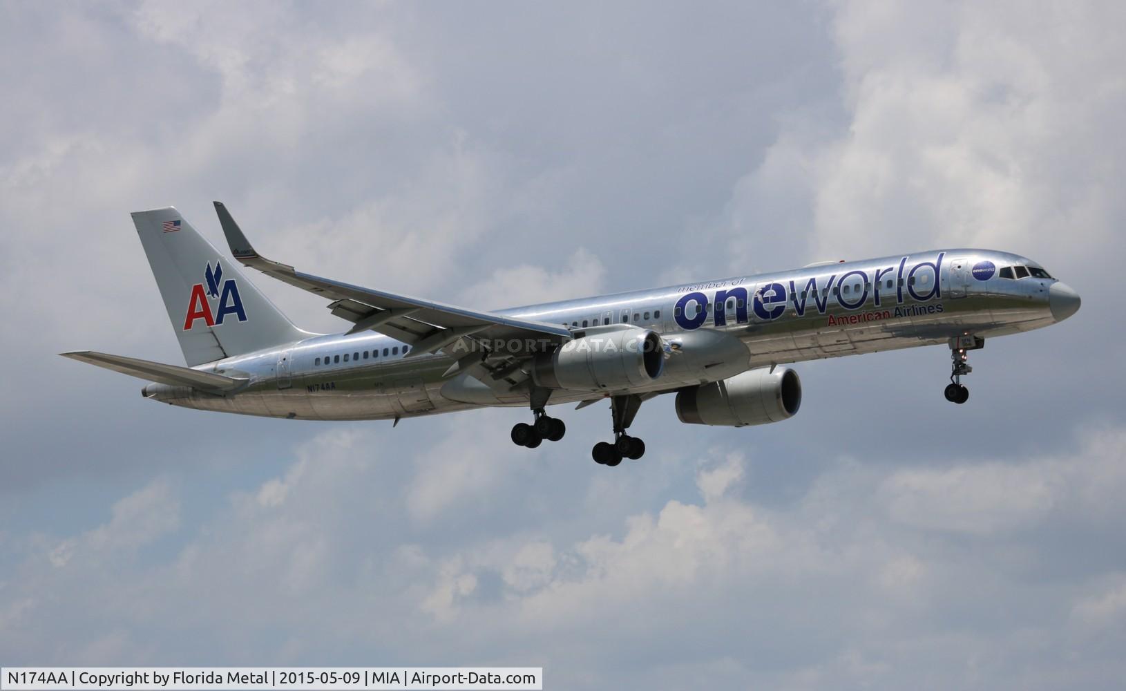 N174AA, 2002 Boeing 757-223 C/N 31308, American