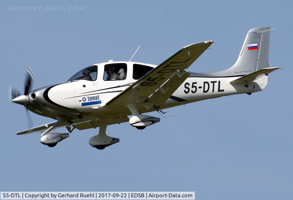 S5-DTL, Cirrus SR22T C/N 0825, fly in for the Cirrus-meeting @ FKB