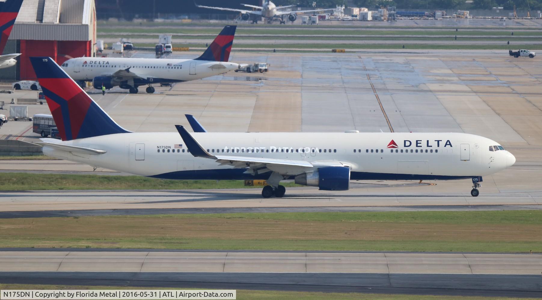 N175DN, 1990 Boeing 767-332 C/N 24803, Delta