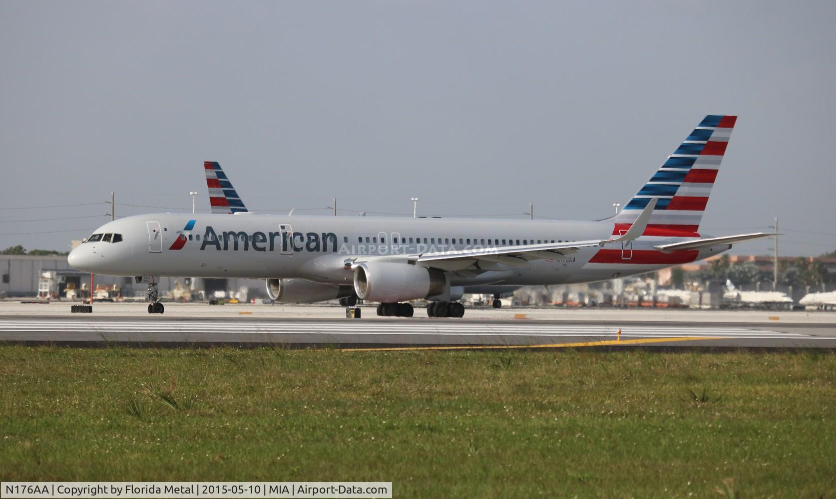 N176AA, 2001 Boeing 757-223 C/N 32395/994, American
