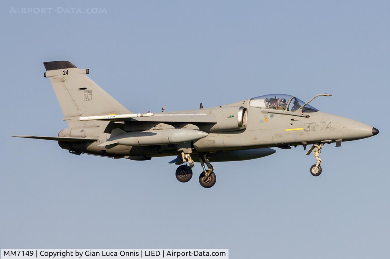 MM7149, 1991 AMX International AMX C/N IX061, LANDING