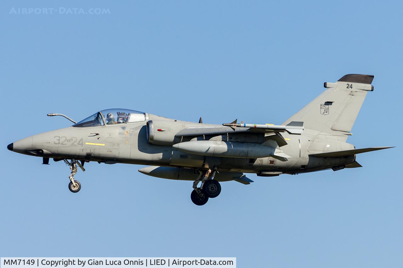 MM7149, 1991 AMX International AMX C/N IX061, LANDING
