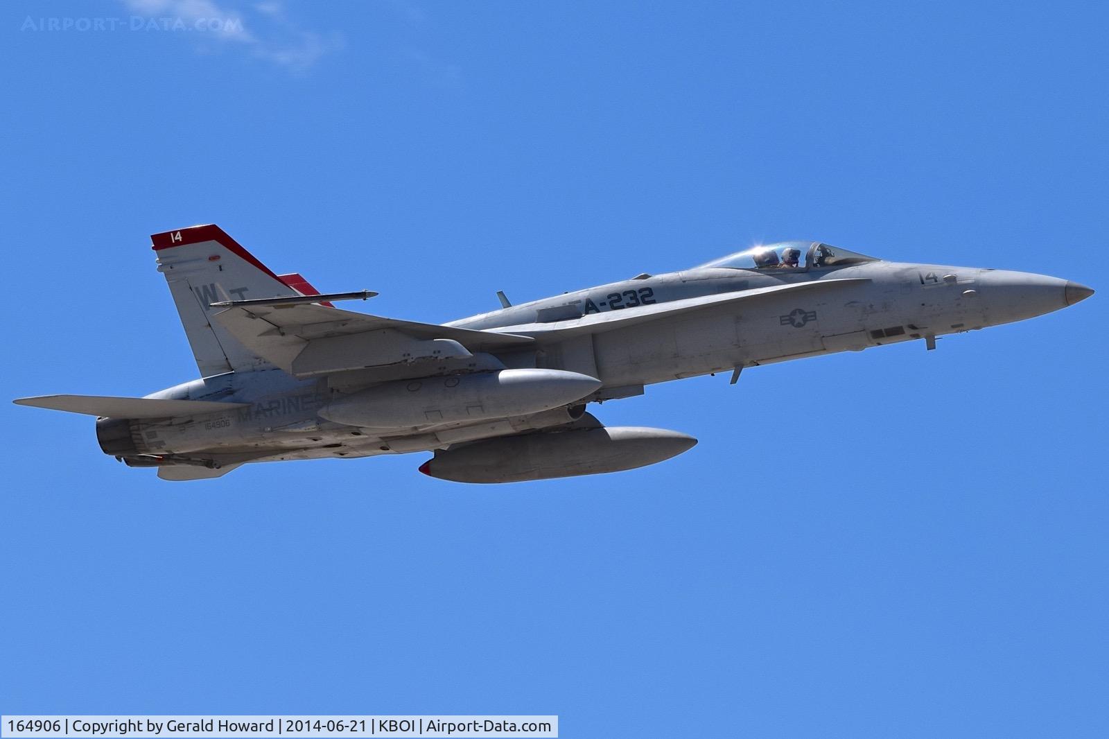 164906, McDonnell Douglas F/A-18C Hornet C/N 1238/C365, Departing RWY 28L. VMFA-232 
