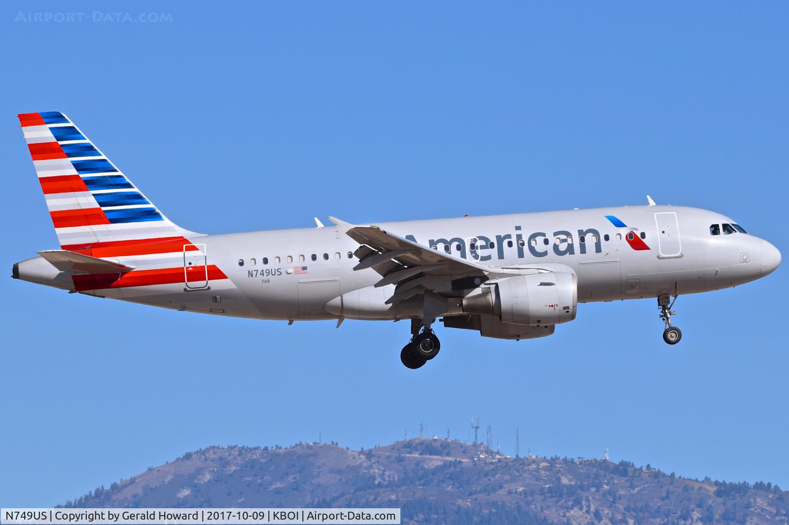 N749US, 2000 Airbus A319-112 C/N 1313, Landing RWY 10L.