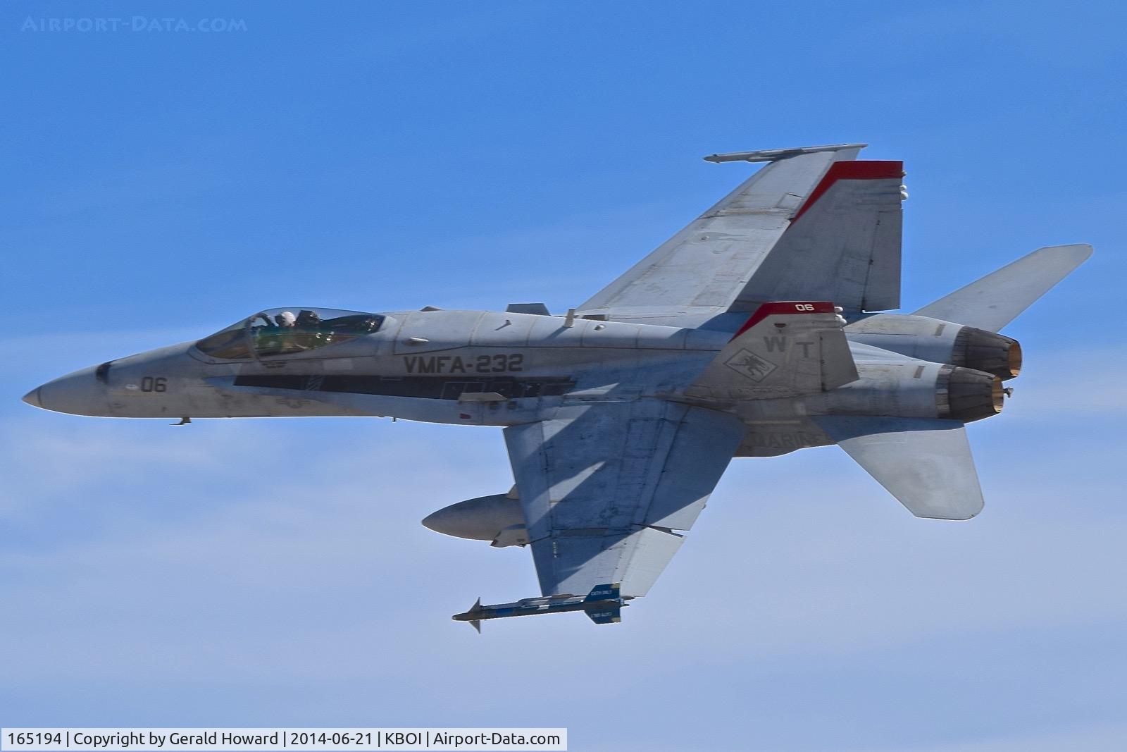 165194, McDonnell Douglas F/A-18C Hornet C/N 1337/C419, Departing RWY 28L. VMFA-232 