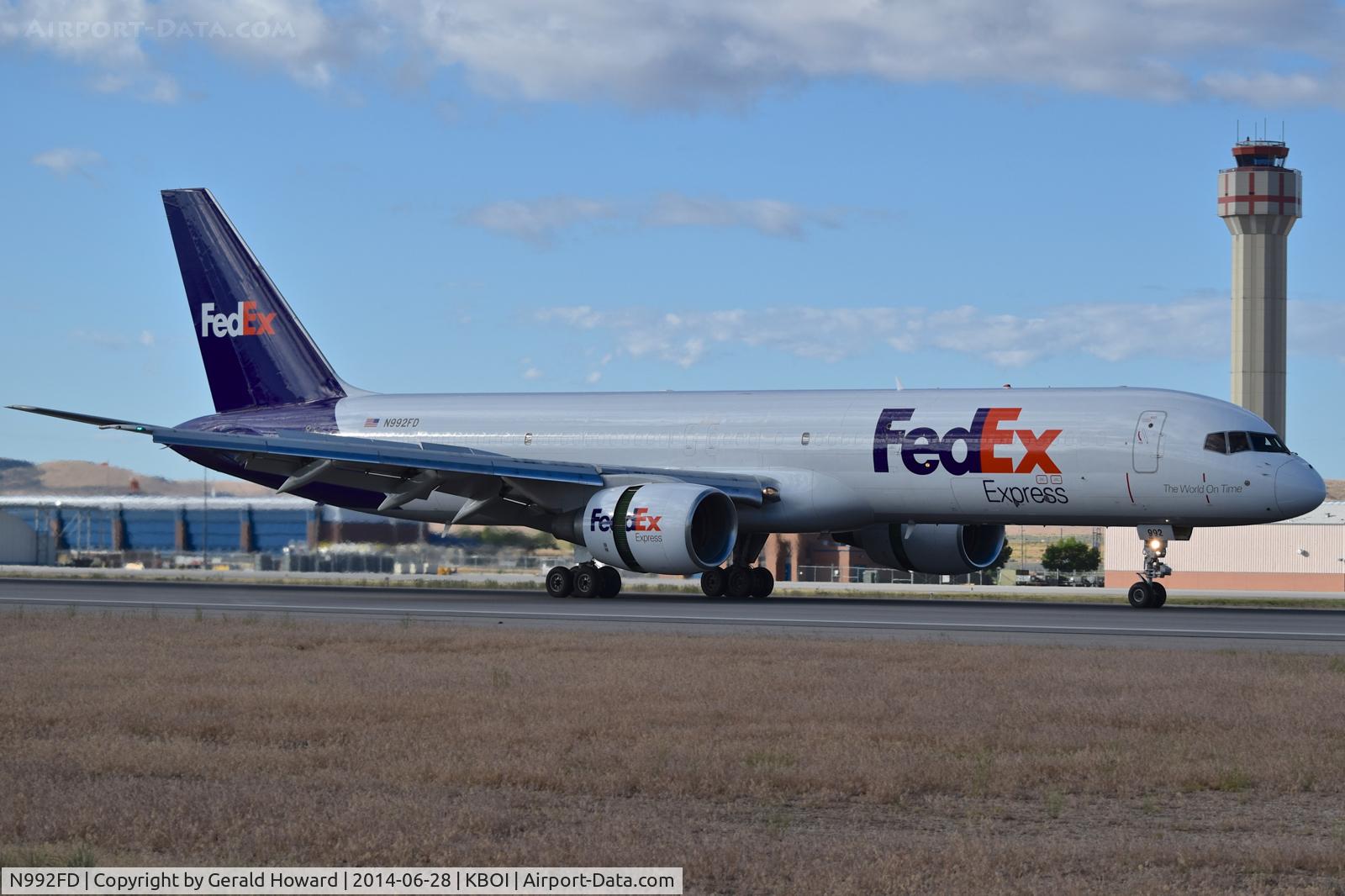 N992FD, 1986 Boeing 757-232(F) C/N 22912, Landing roll out on RWY 28R.
