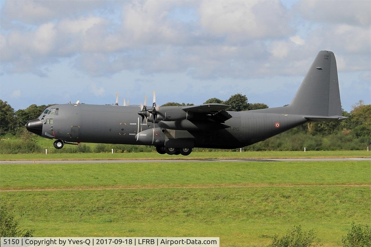 5150, 1988 Lockheed C-130H-30 Hercules C/N 382-5150, Lockheed C-130H Hercules (61-PG), Landing rwy 25L, Brest-Bretagne airport (LFRB-BES)