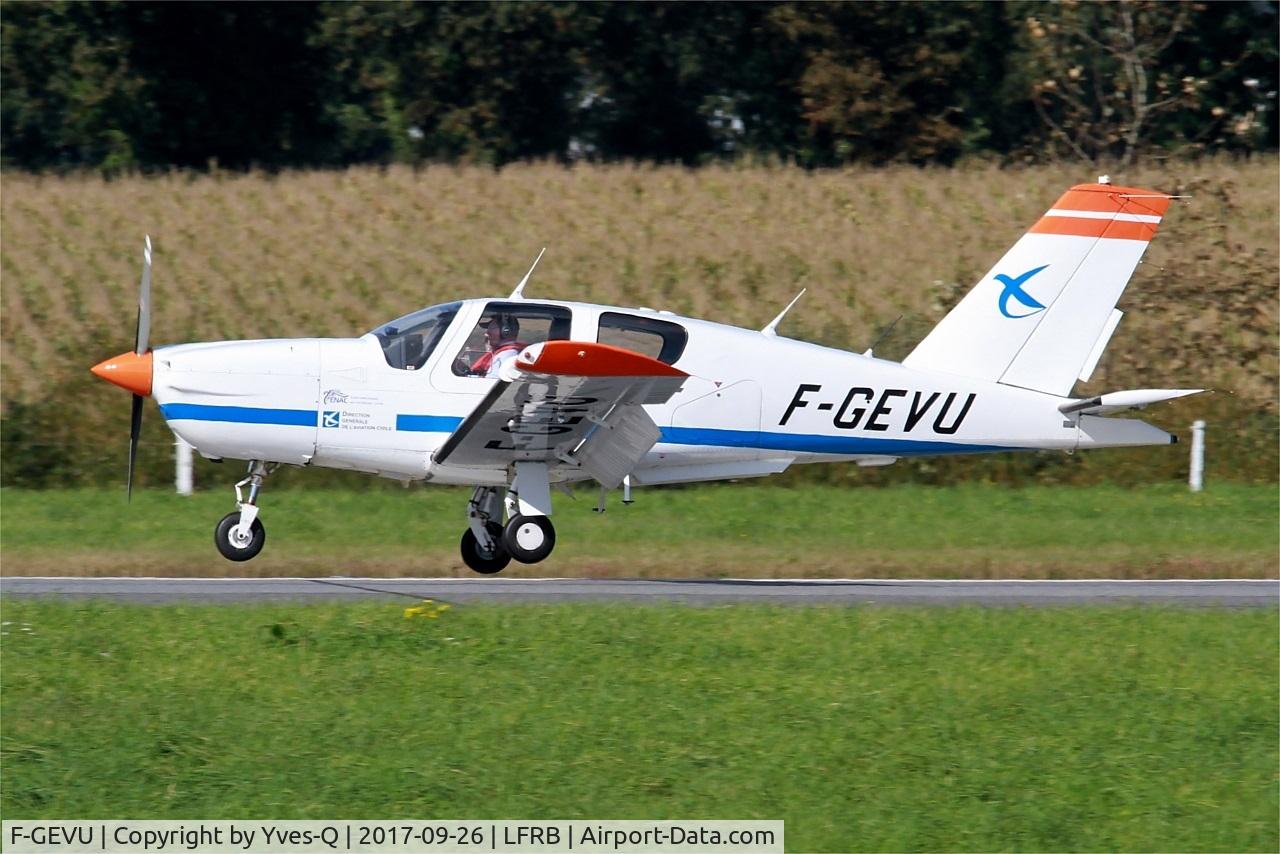 F-GEVU, 1988 Socata TB-20 Trinidad C/N 800, Socata TB-20 Trinidad, Landing rwy 25L, Brest-Bretagne airport (LFRB-BES)