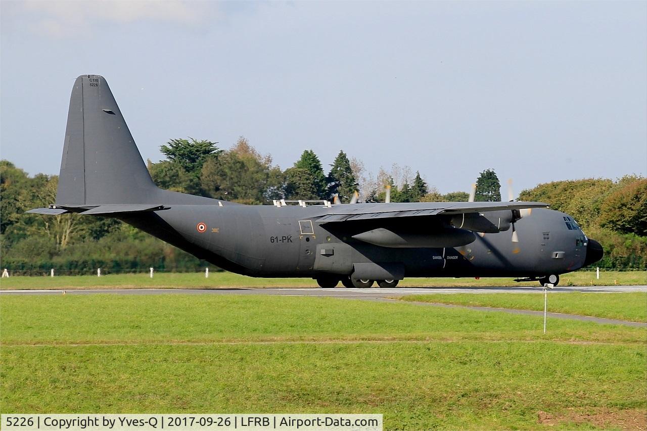 5226, Lockheed C-130H-30 Hercules C/N 382-5226, Lockheed C-130H Hercules (61-PK), Taxiing to holding point rwy 25L, Brest-Bretagne airport (LFRB-BES)