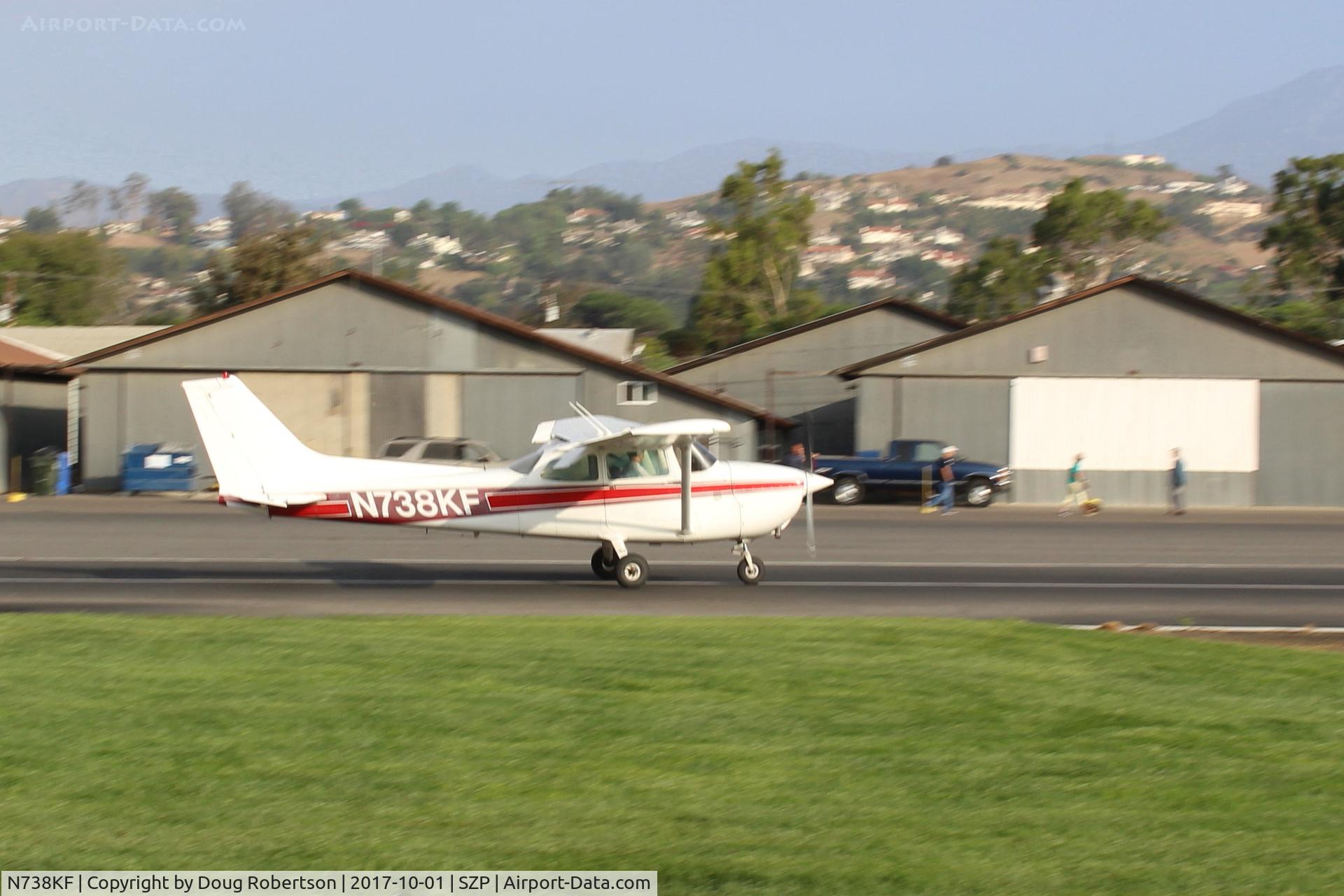 N738KF, 1977 Cessna 172N C/N 17270032, 1977 Cessna 172N SKYHAWK, Lycoming O-320-H2AD 160 Hp, landing roll Rwy 04