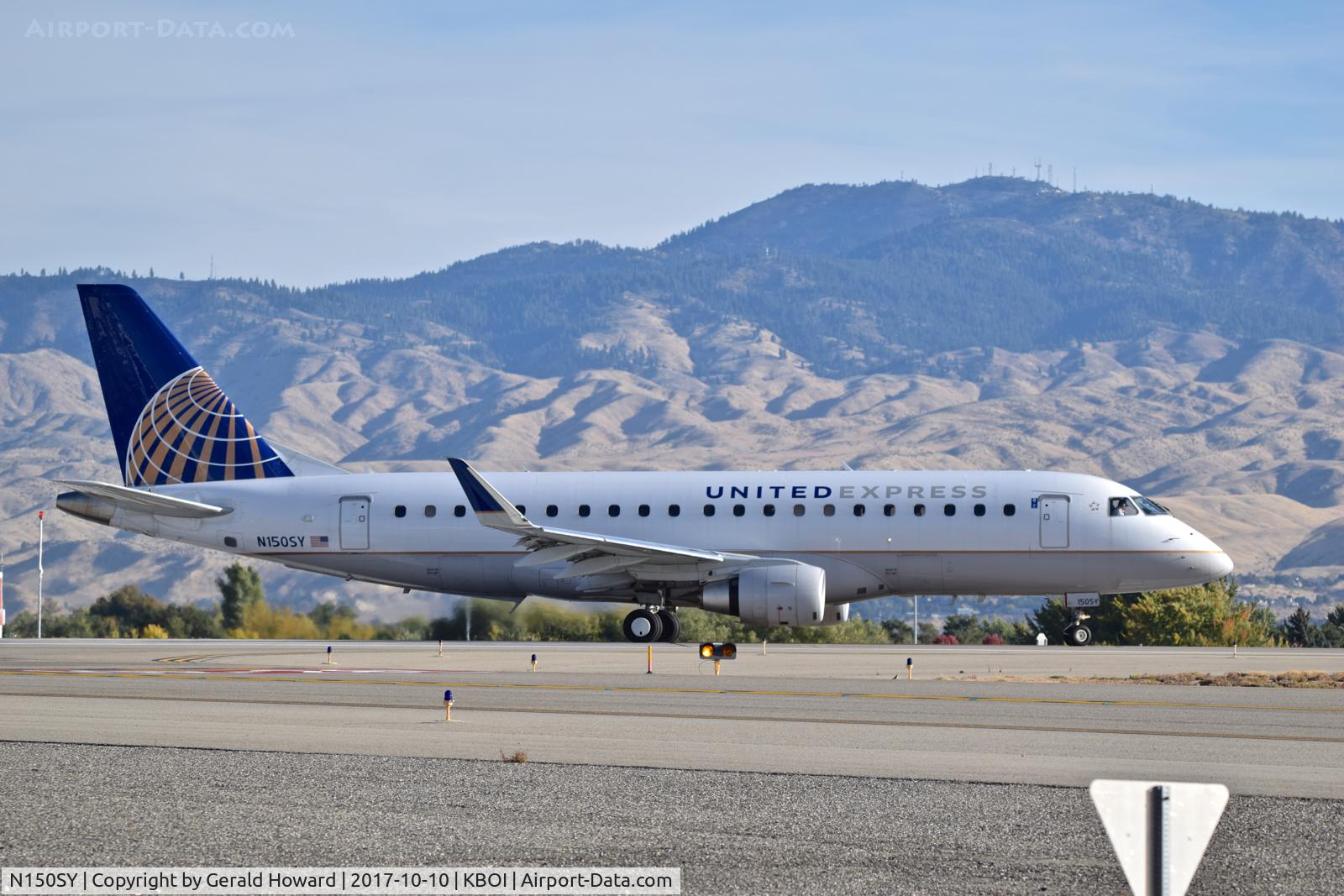 N150SY, 2015 Embraer 175LR (ERJ-170-200LR) C/N 15000499, Lined up for take off on RWY 10R.