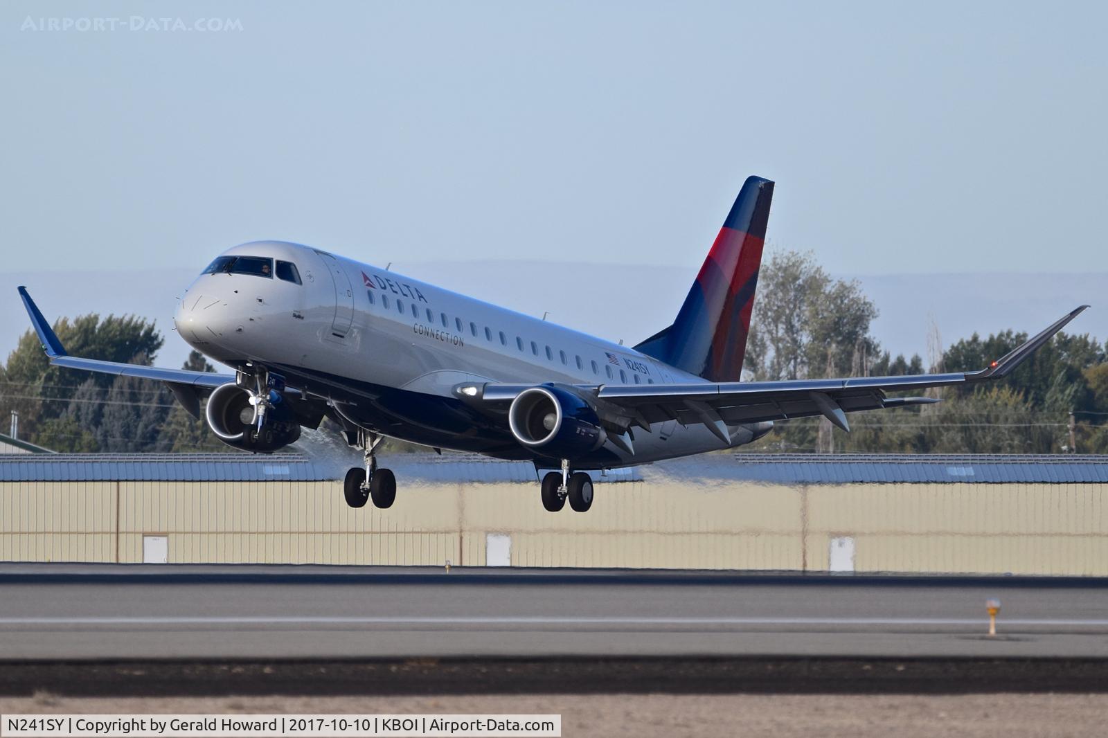N241SY, 2016 Embraer 175LR (ERJ-170-200LR) C/N 17000585, Landing RWY 10L.