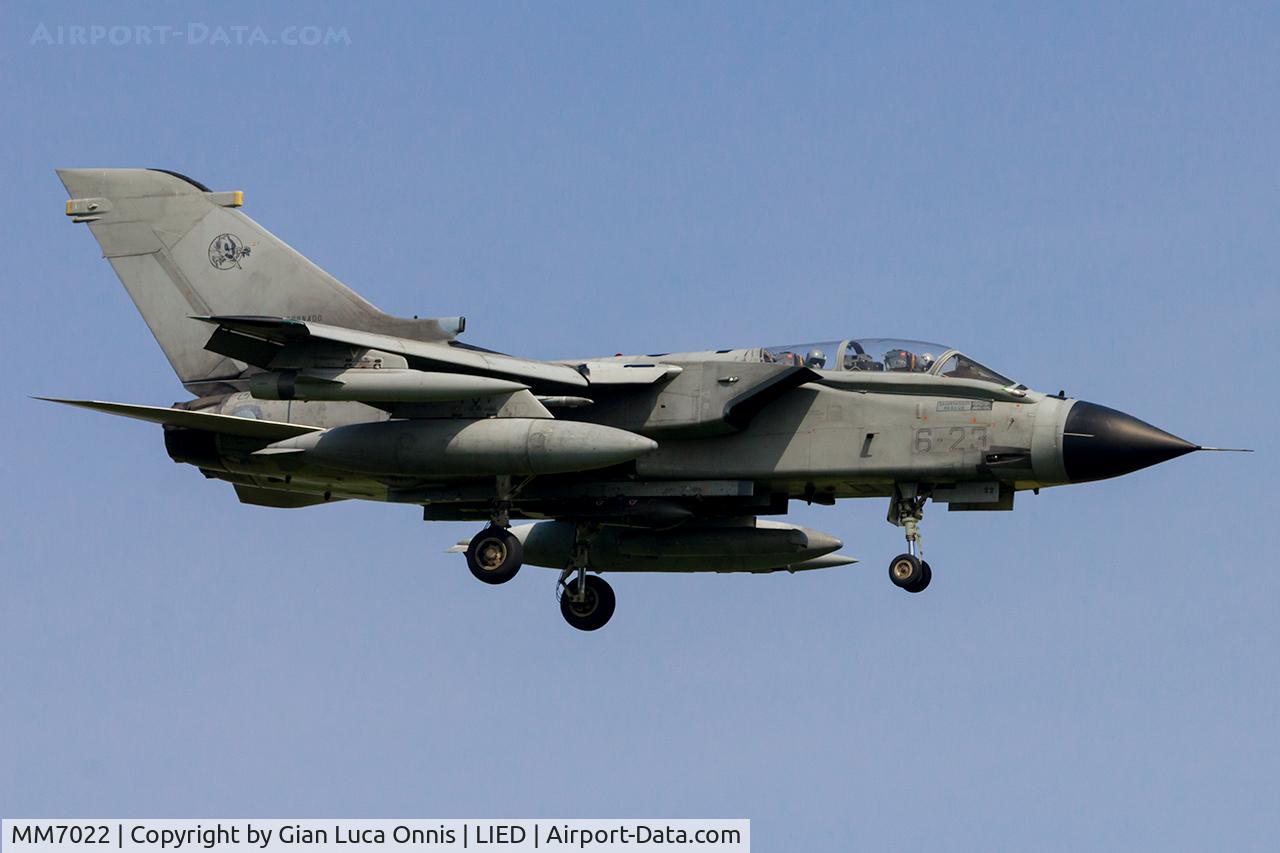 MM7022, Panavia Tornado IDS C/N 244/IS021/5031, LANDING