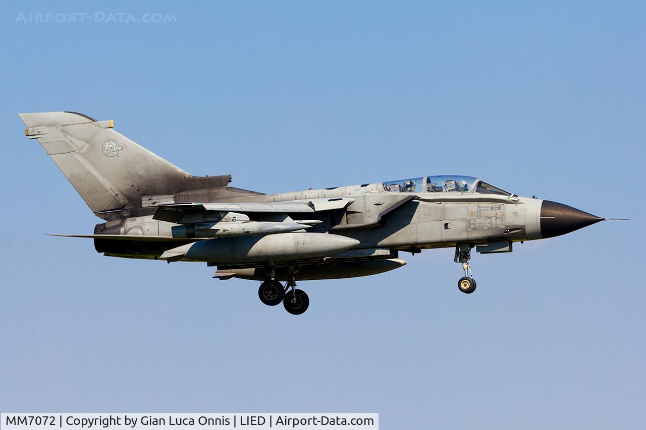 MM7072, Panavia Tornado IDS C/N 556/IS071/5083, LANDING