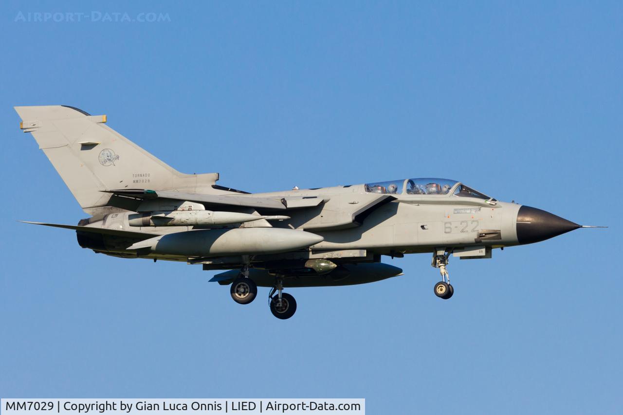 MM7029, Panavia Tornado IDS C/N 286/IS028/5038, LANDING