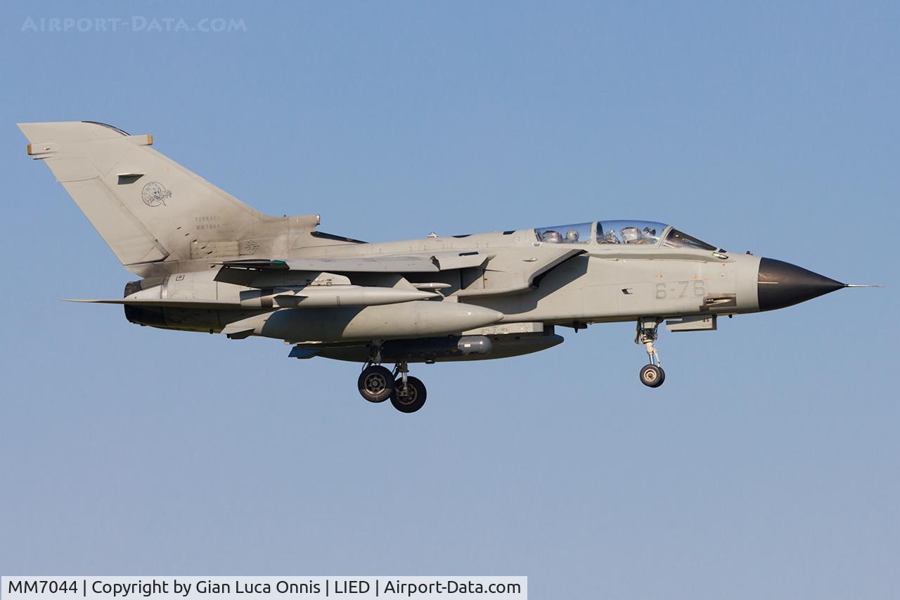 MM7044, Panavia Tornado IDS MLU C/N 375/IS043/5053, LANDING