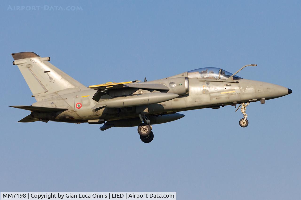 MM7198, AMX International AMX ACOL C/N IX110, LANDING