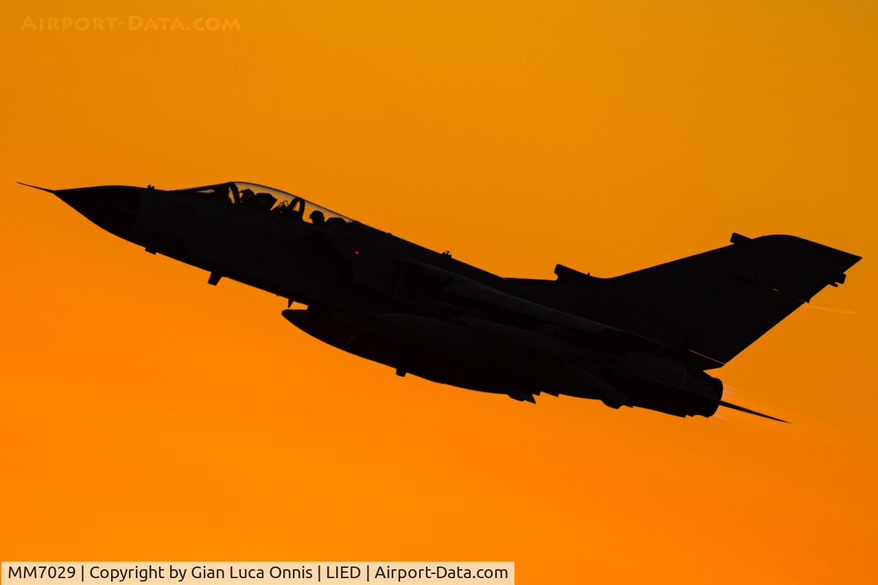 MM7029, Panavia Tornado IDS C/N 286/IS028/5038, LANDING