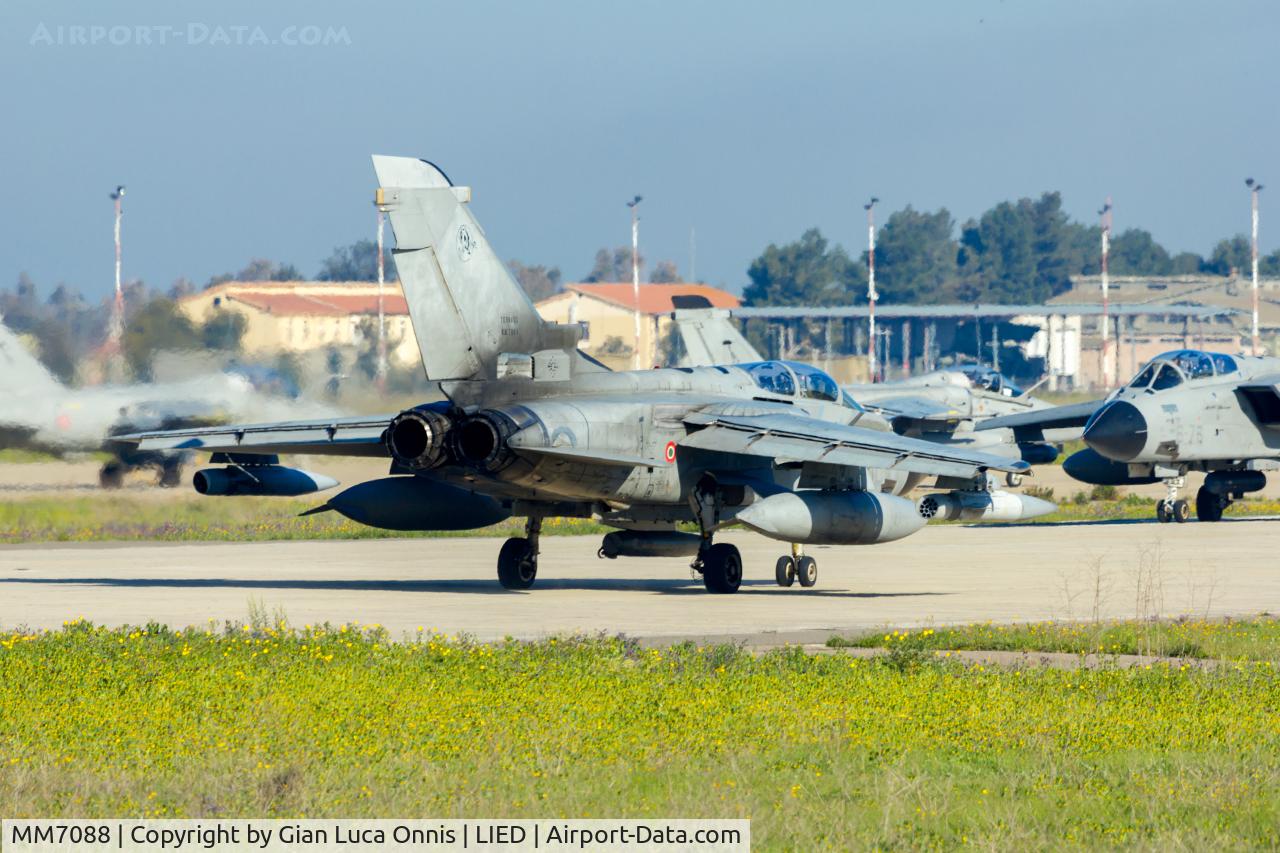 MM7088, Panavia Tornado IDS MLU C/N 650/IS087/5099, TAXI WAY