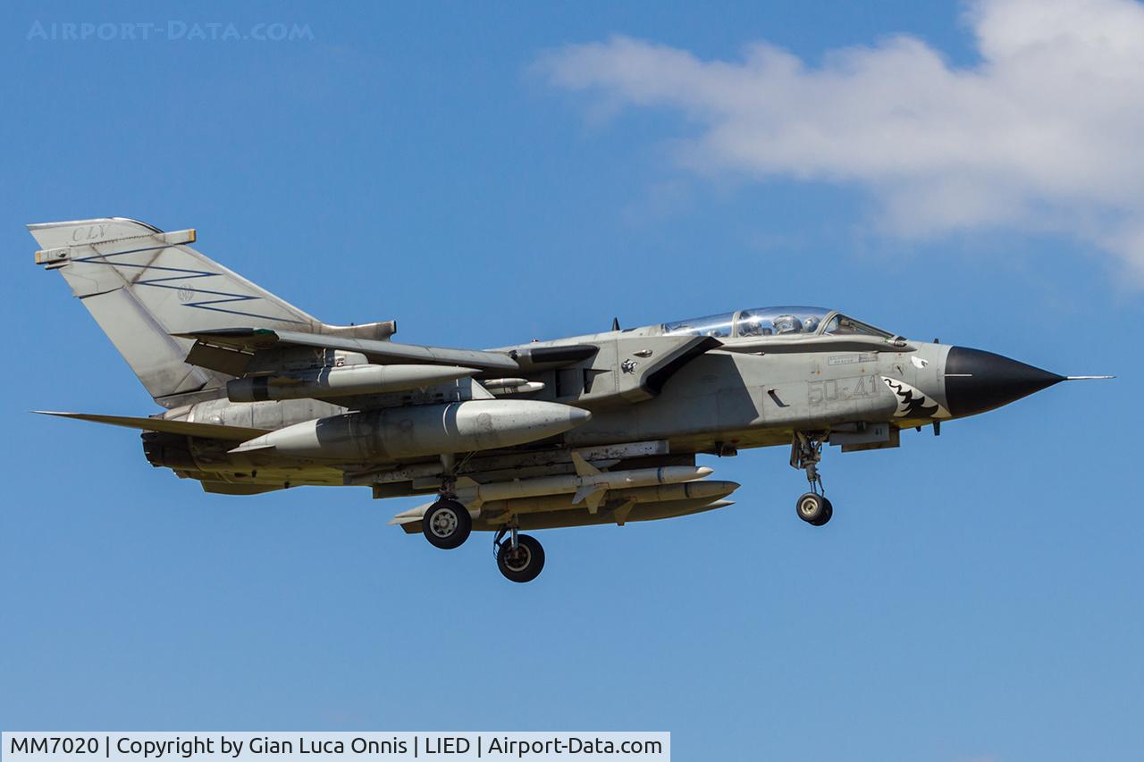 MM7020, Panavia Tornado ECR C/N 225/ECR04/5028, LANDING