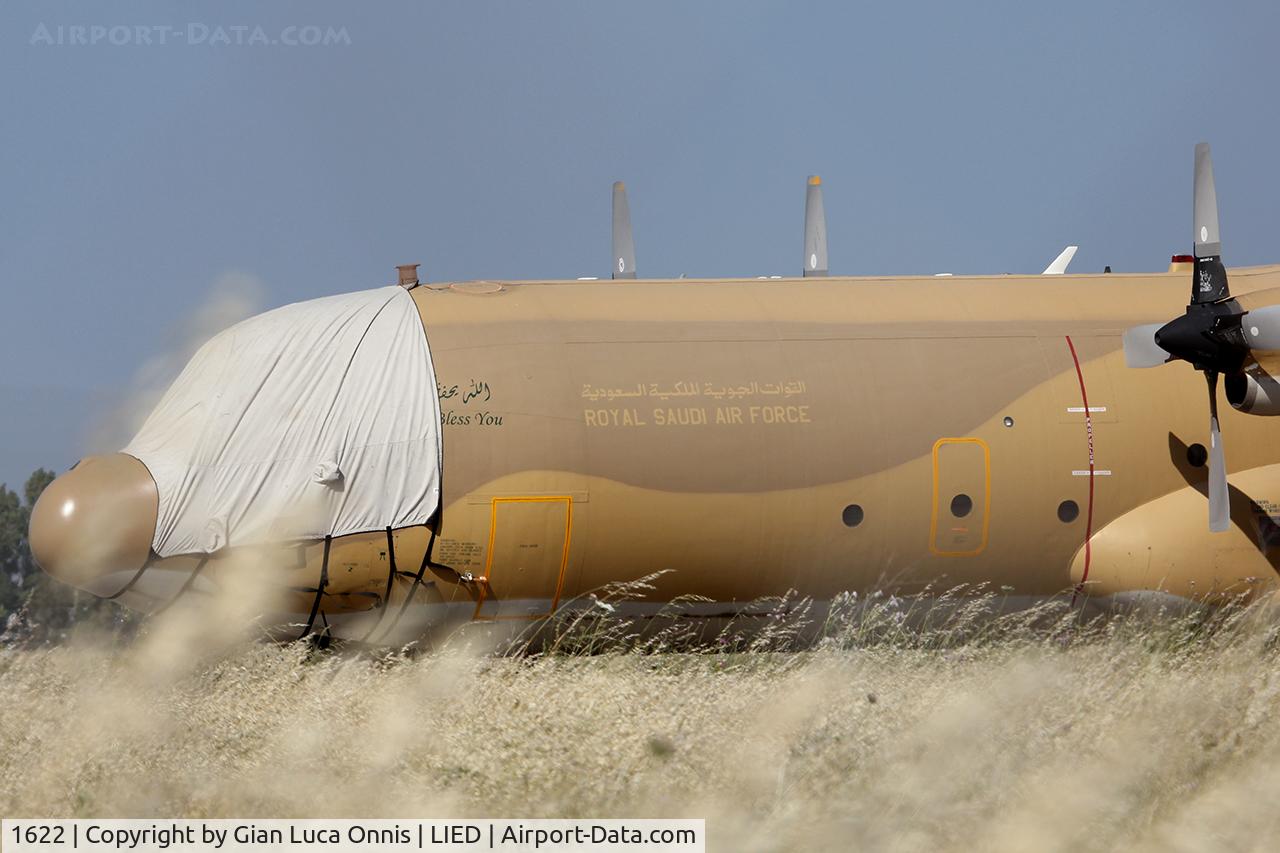 1622, 1990 Lockheed C-130H Hercules C/N 382-5212, PARKING