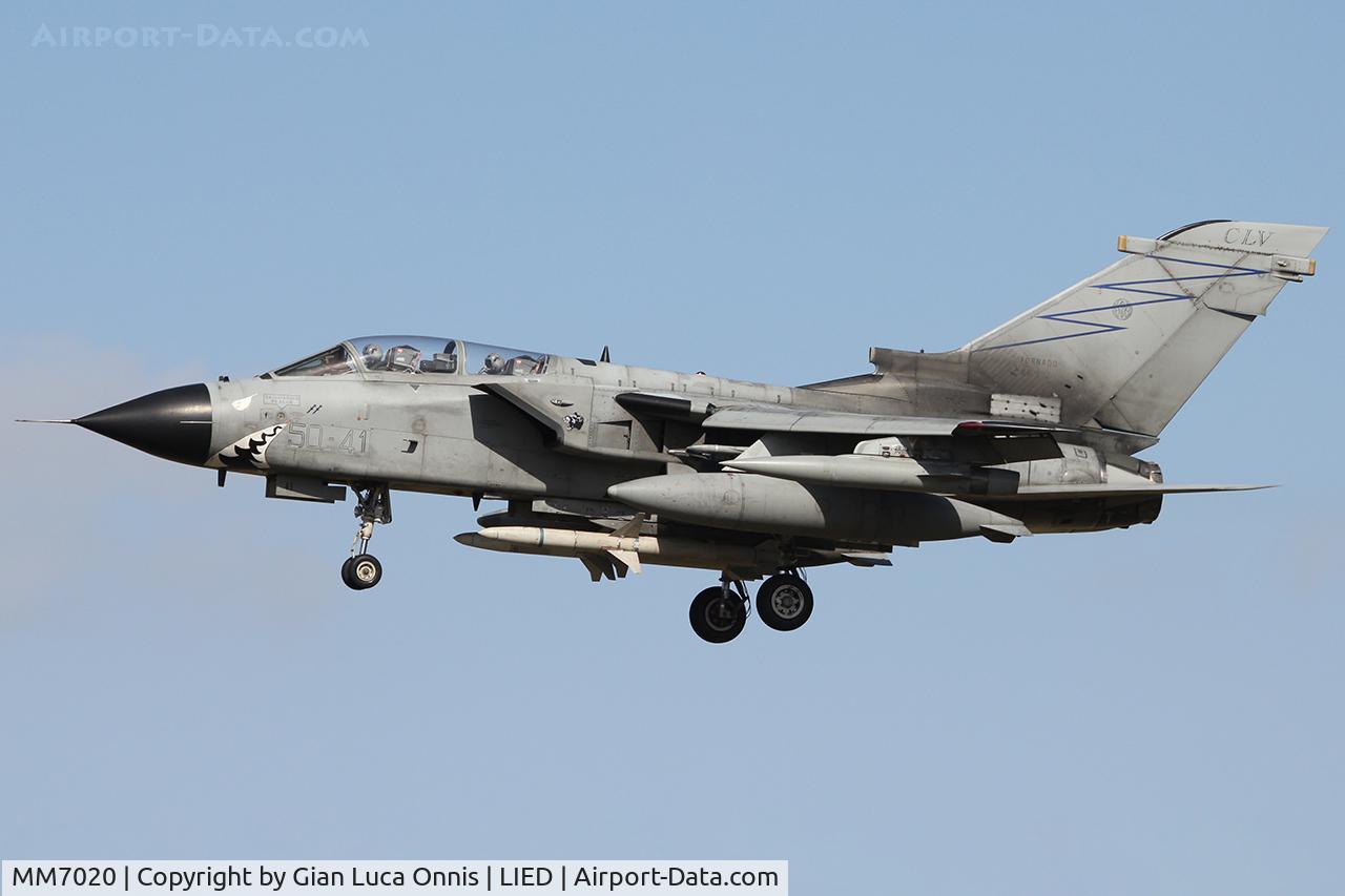 MM7020, Panavia Tornado ECR C/N 225/ECR04/5028, LANDING