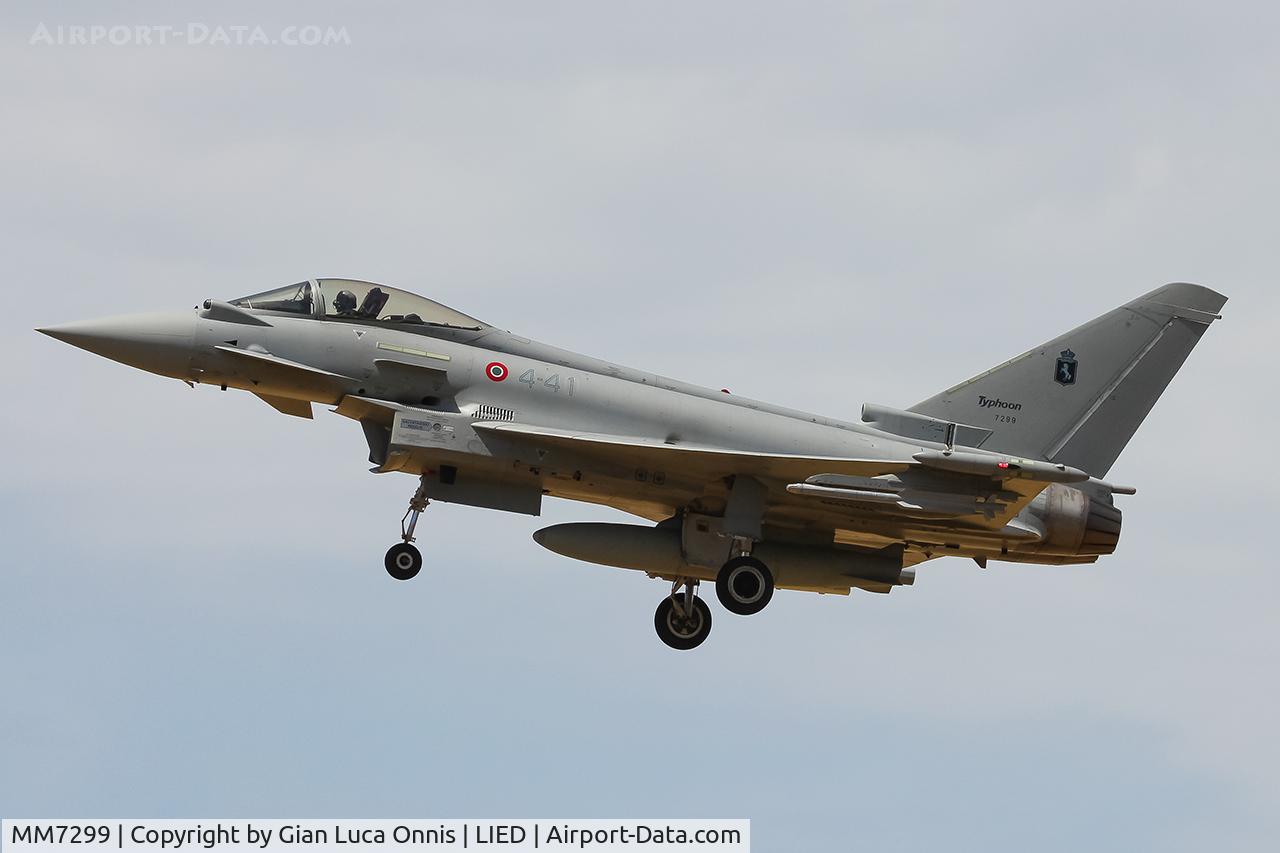 MM7299, Eurofighter EF-2000 Typhoon S C/N IS031, LANDING
