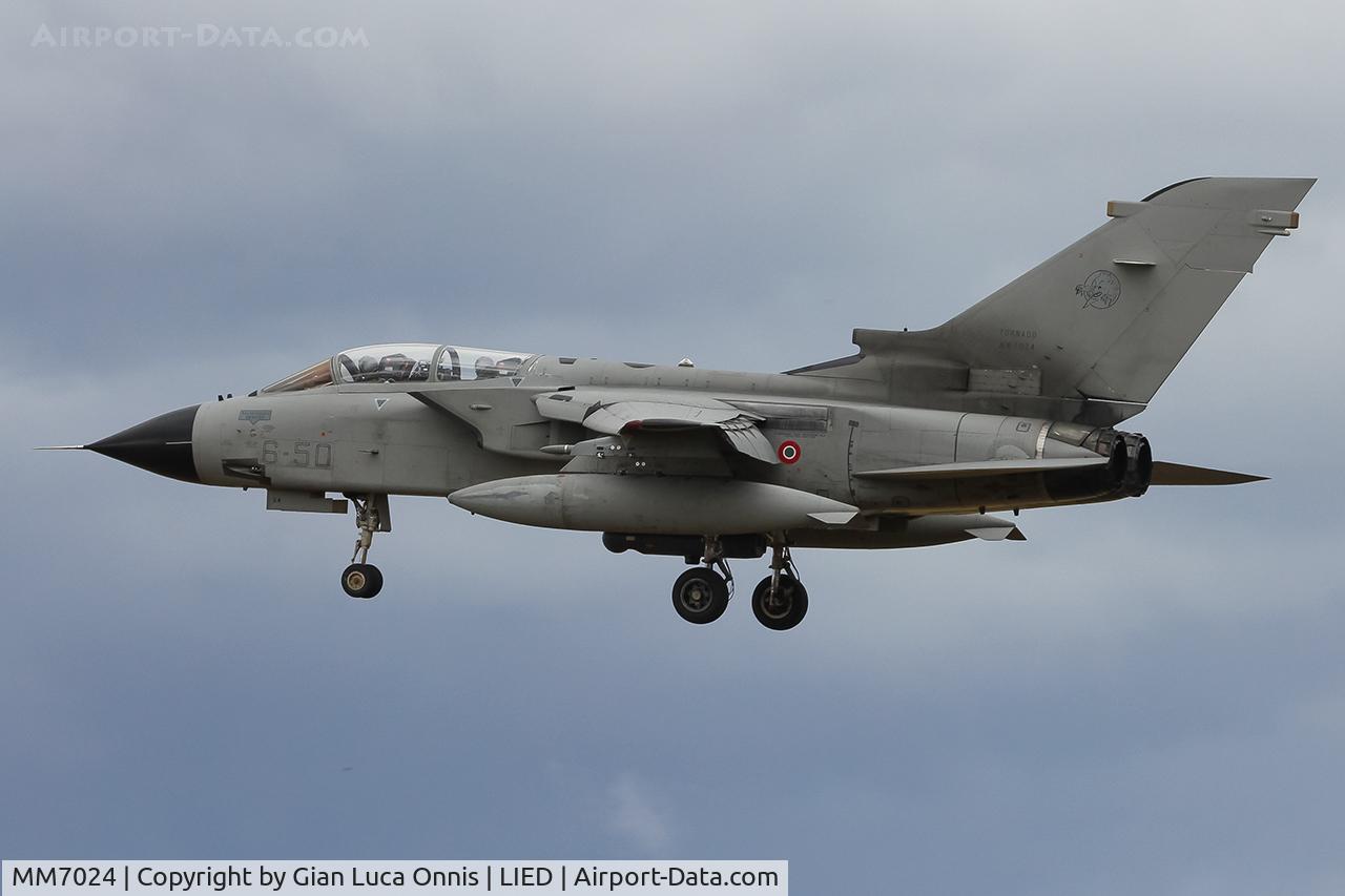 MM7024, Panavia Tornado IDS MLU C/N 255/IS023/5033, LANDING