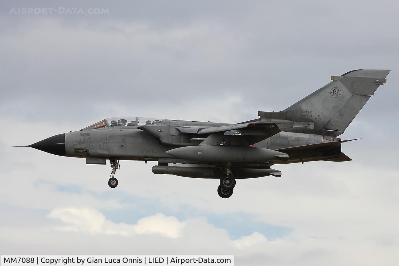 MM7088, Panavia Tornado IDS MLU C/N 650/IS087/5099, LANDING