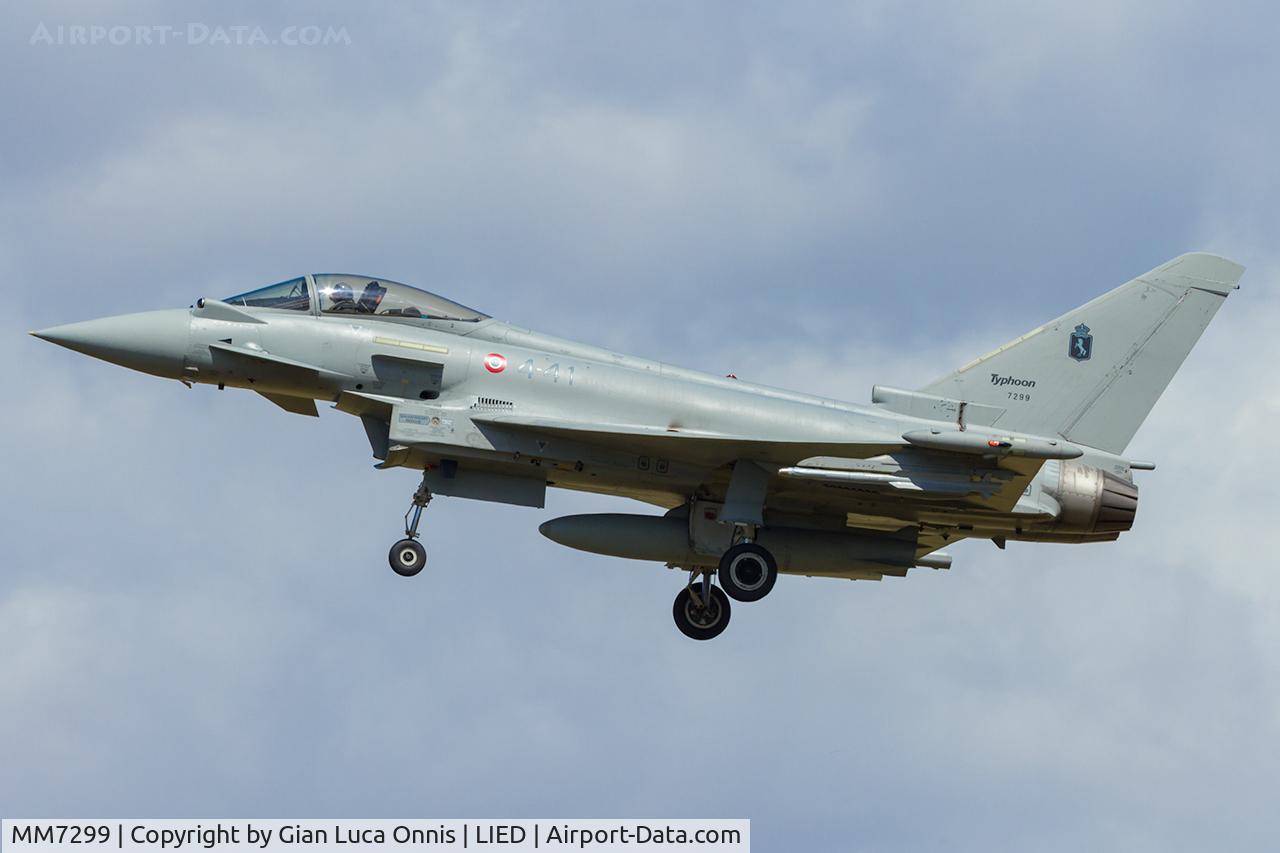 MM7299, Eurofighter EF-2000 Typhoon S C/N IS031, LANDING