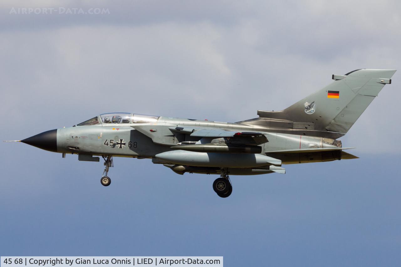 45 68, Panavia Tornado IDS C/N 670/GS212/4268, LANDING