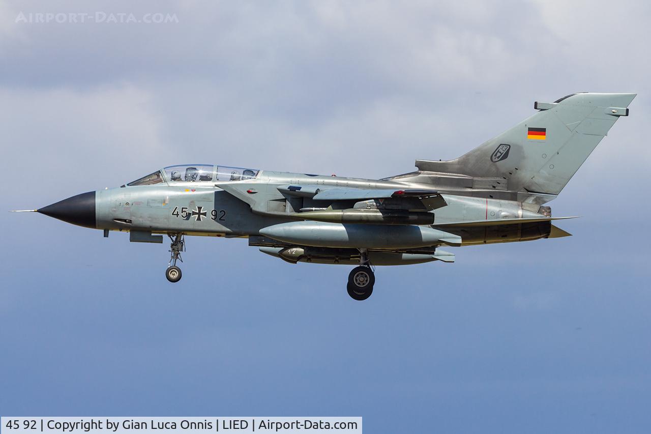 45 92, Panavia Tornado IDS C/N 724/GS233/4292, LANDING