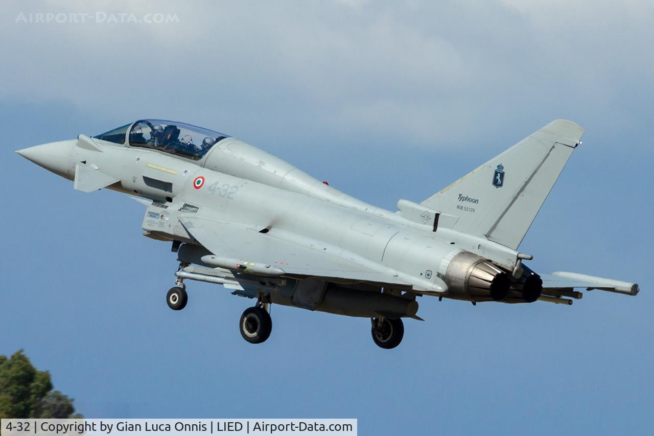 4-32, Eurofighter EF-2000 Typhoon T C/N MM55129/IT008, LANDING