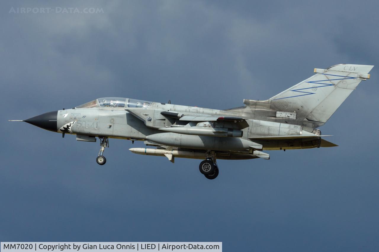 MM7020, Panavia Tornado ECR C/N 225/ECR04/5028, LANDING