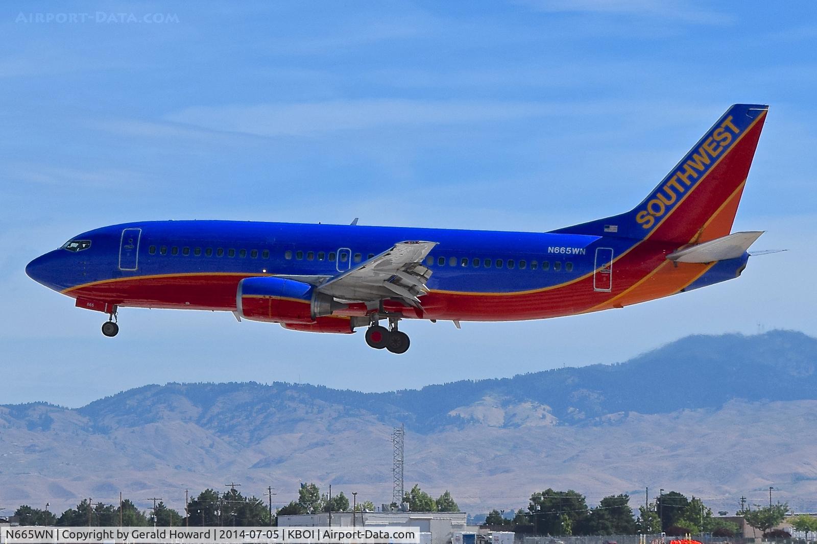 N665WN, 1986 Boeing 737-3Y0 C/N 23497, Landing RWY 28R.