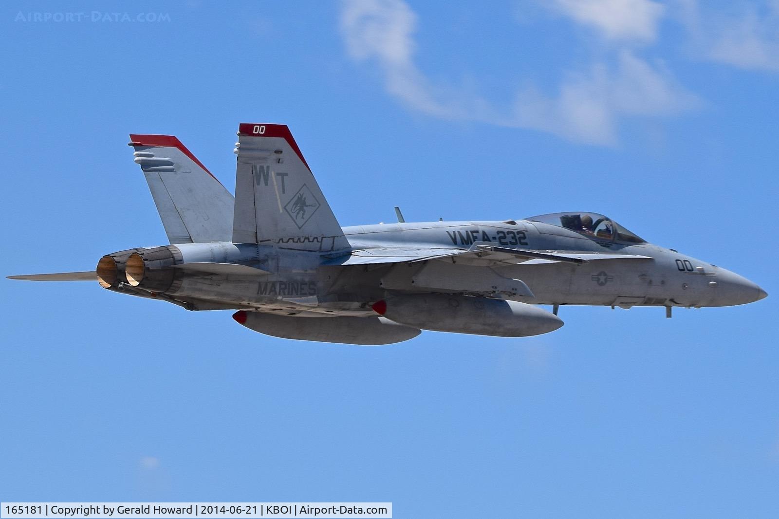 165181, McDonnell Douglas F/A-18C Hornet C/N 1304/C406, Departing RWY 28L. VMFA-232 