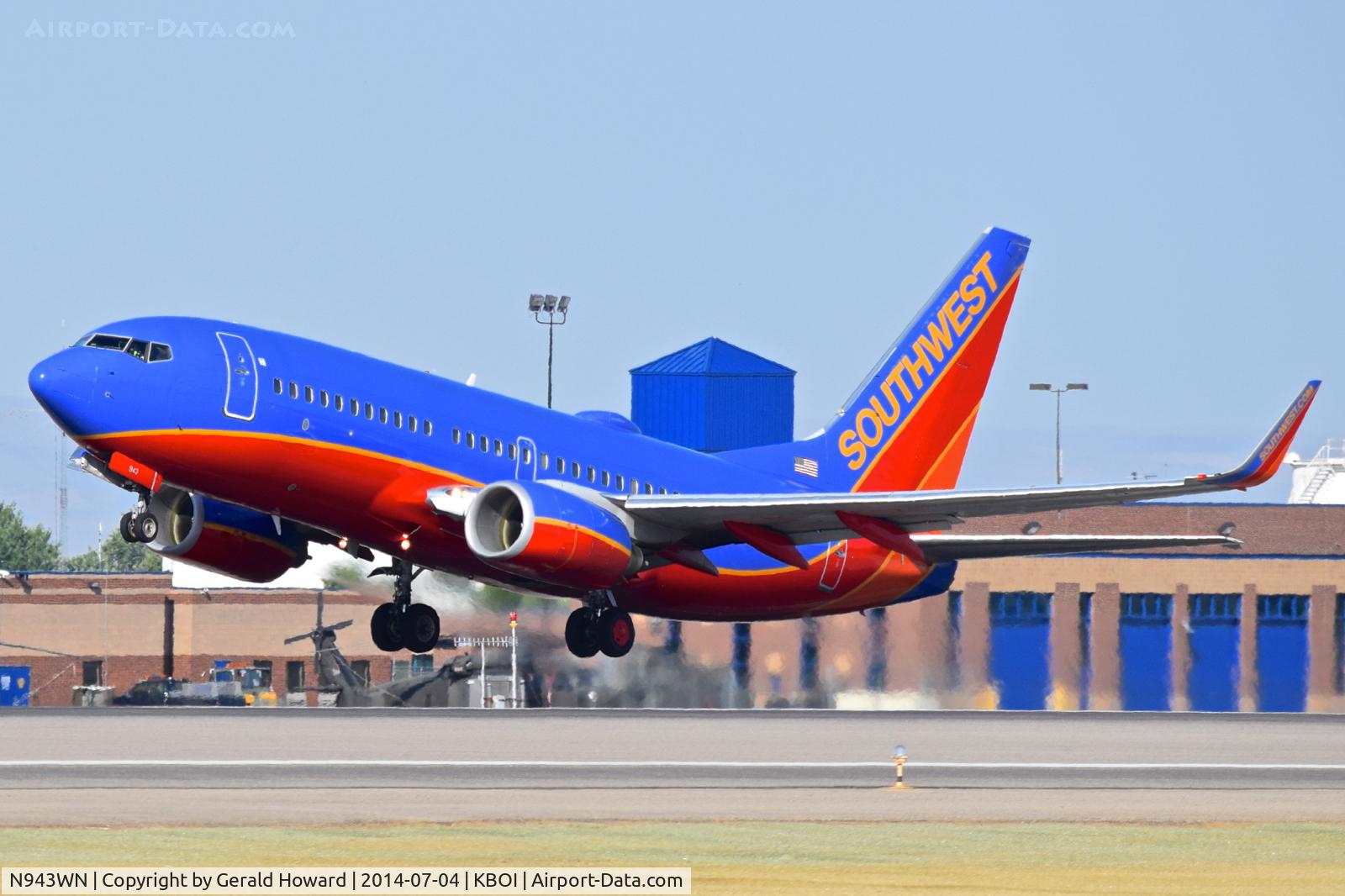 N943WN, 2010 Boeing 737-7H4 C/N 36913, Tale off from RWY 10L.