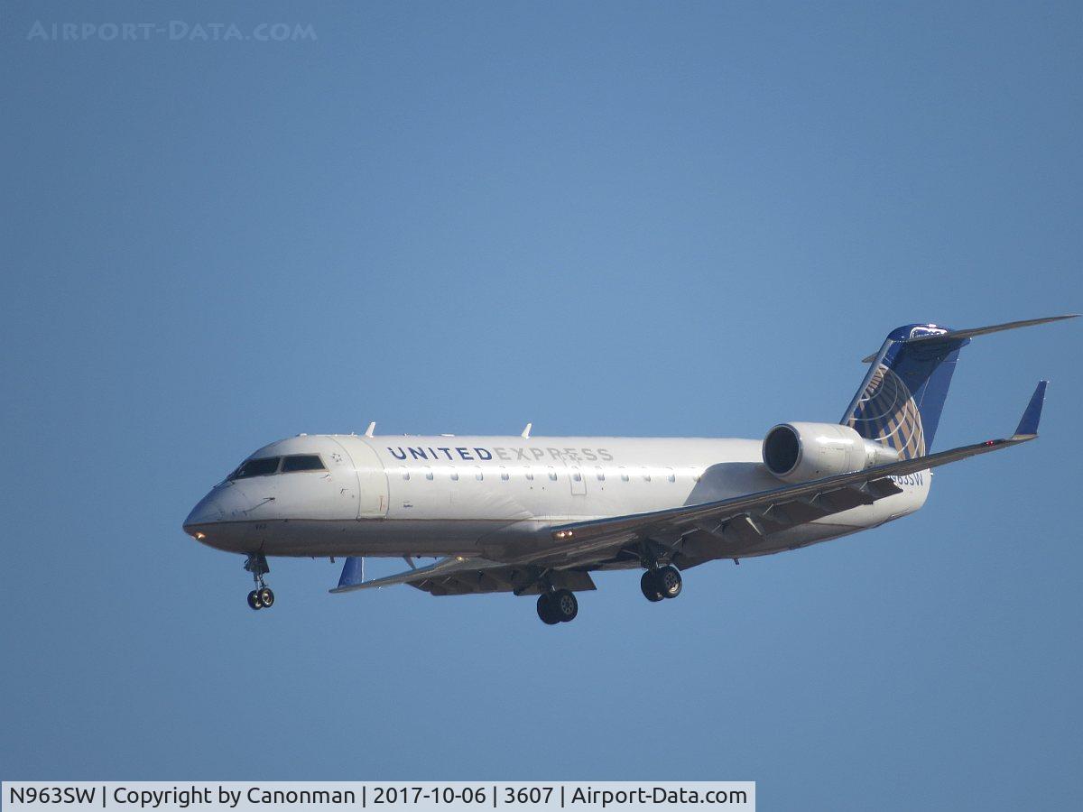 N963SW, 2003 Bombardier CRJ-200LR (CL-600-2B19) C/N 7865, Landing