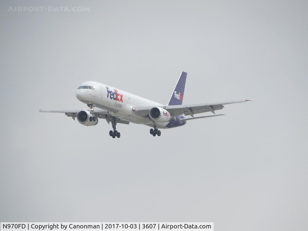 N970FD, 1997 Boeing 757-28A C/N 28166, Landing