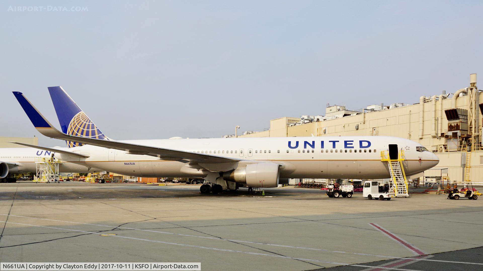N661UA, 1993 Boeing 767-322 C/N 27158, Smoky fires up north. SFO 2017.