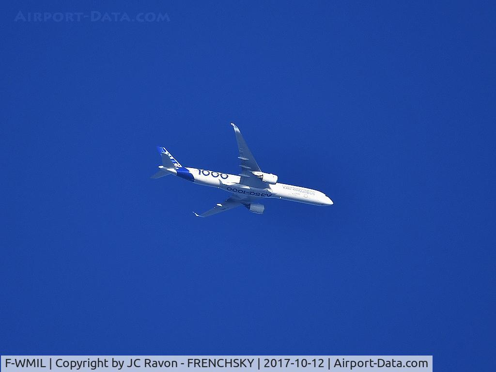 F-WMIL, 2016 Airbus A350-1041 C/N 059, overflying Bordeaux airport, level 290 flytest AIB06IL