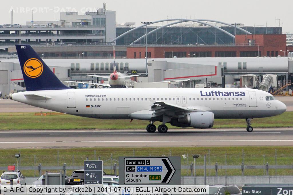 D-AIPC, 1989 Airbus A320-211 C/N 0071, Taxiing. Scrapped in october 2019.