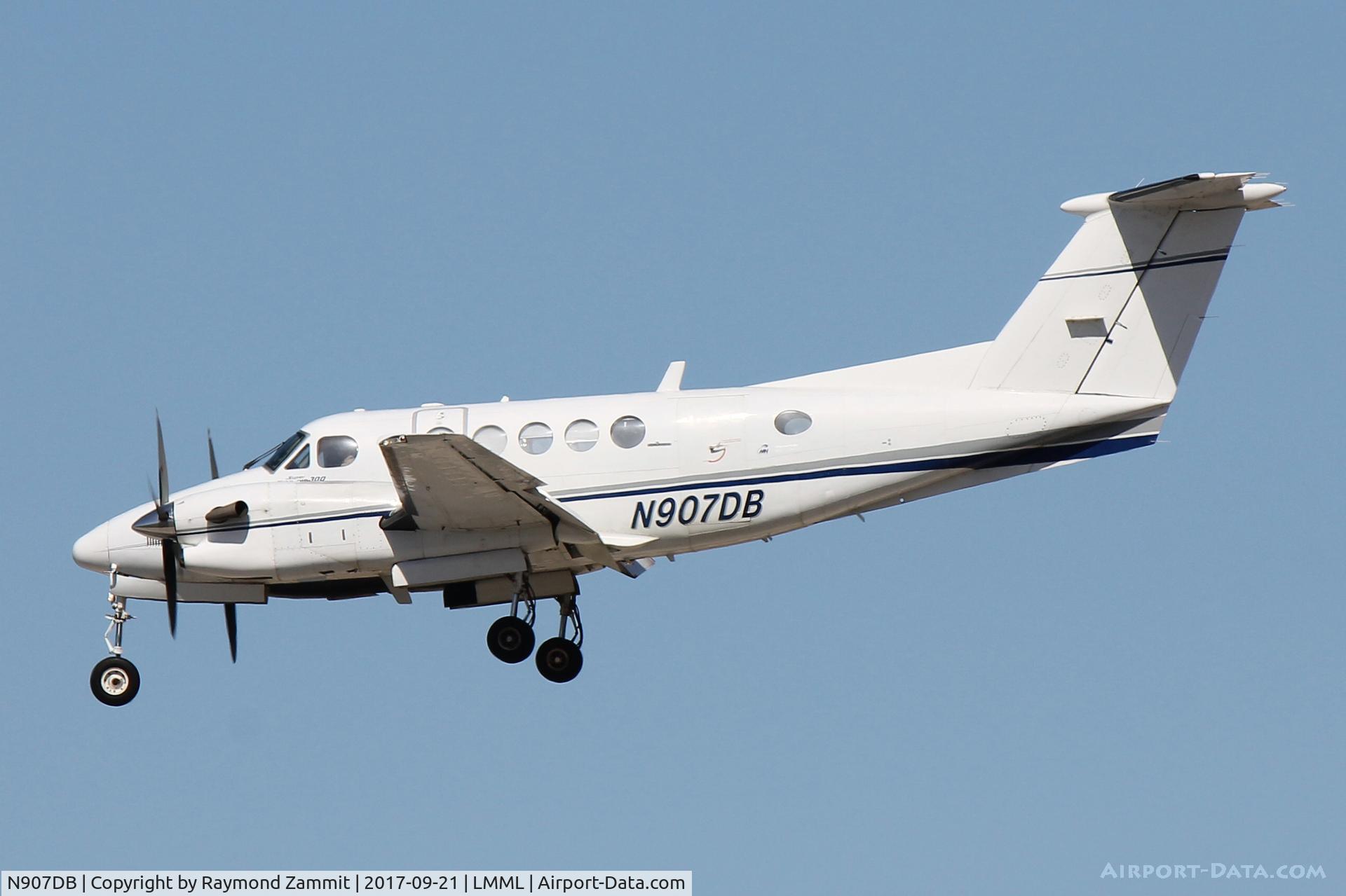 N907DB, 1985 Beech 300 C/N FA-85, Beech300 N907DB