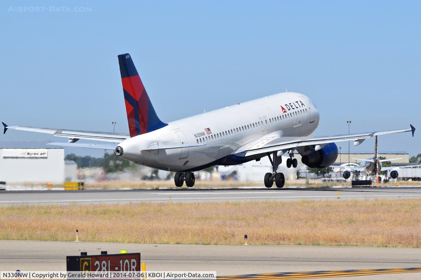 N330NW, 1992 Airbus A320-211 C/N 307, Departing RWY 28L.