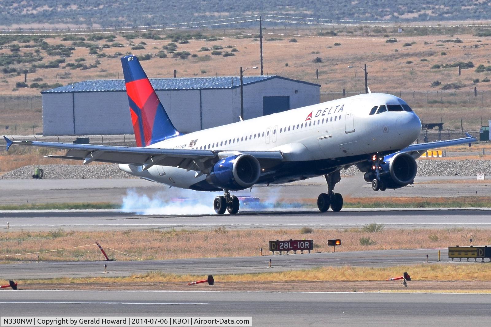 N330NW, 1992 Airbus A320-211 C/N 307, Landing touch down on RWY 28L.