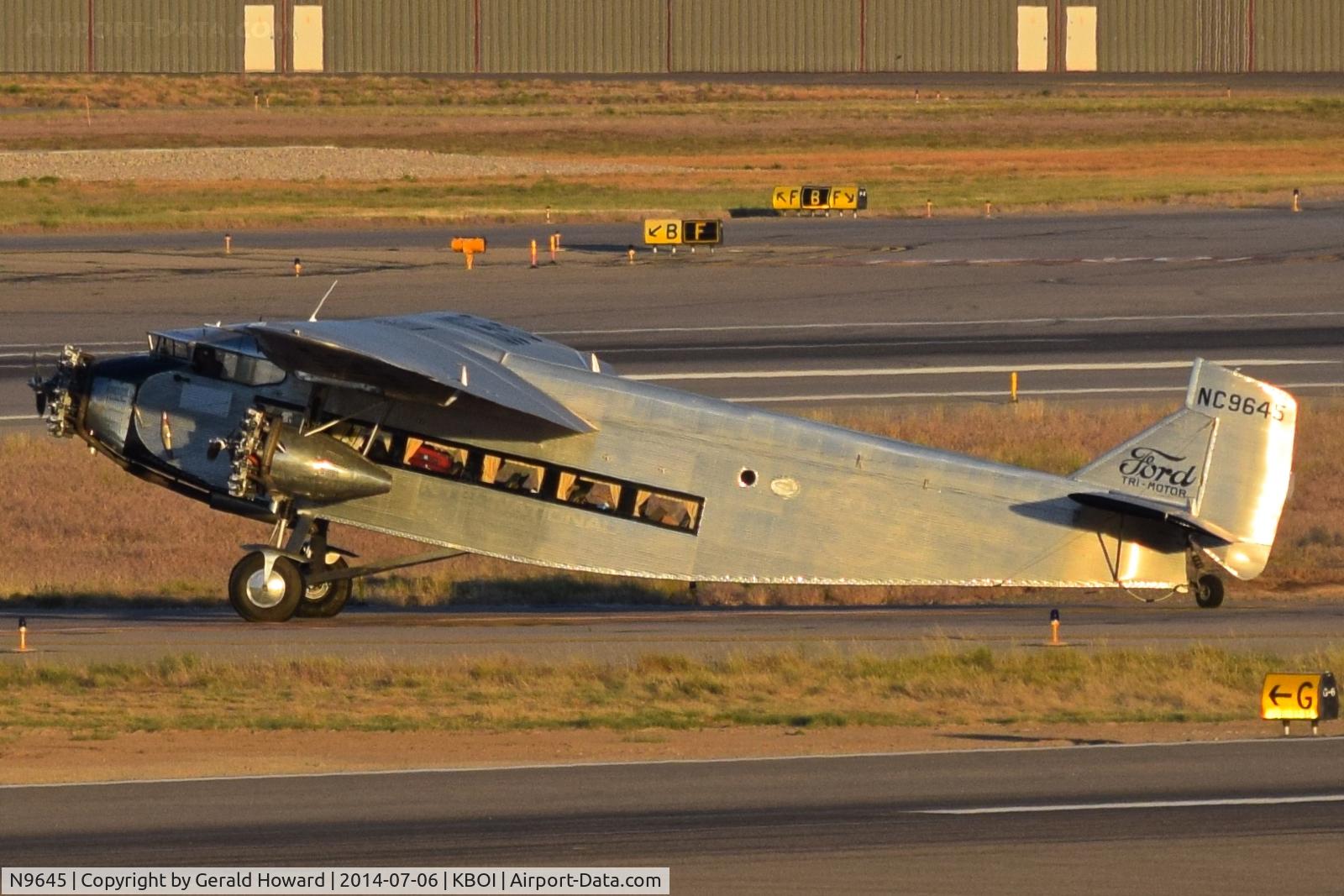 N9645, 1928 Ford 5-AT-B Tri-Motor C/N 8, Taxiing to RWY 10R.