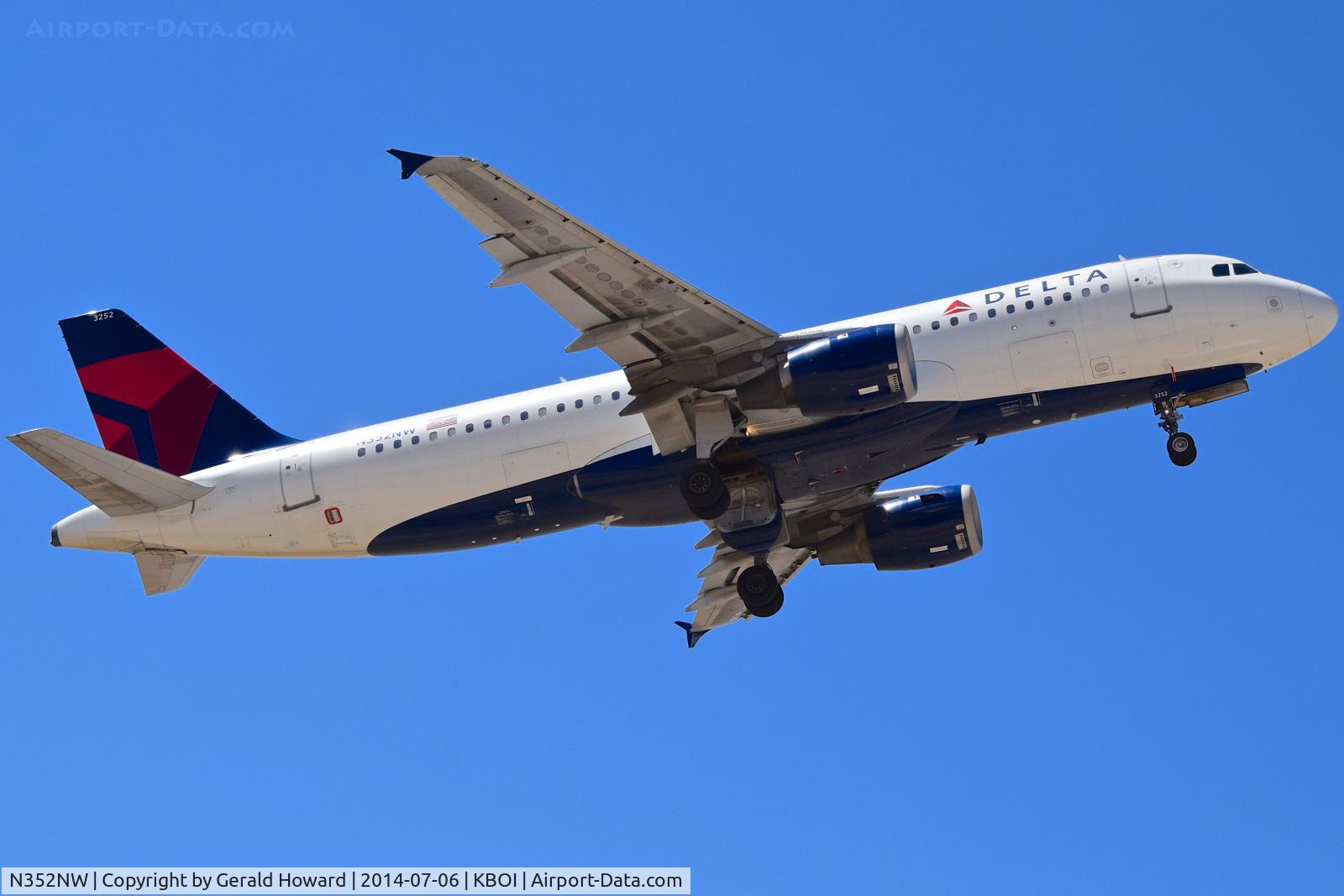 N352NW, 1998 Airbus A320-212 C/N 778, Departing BOI.