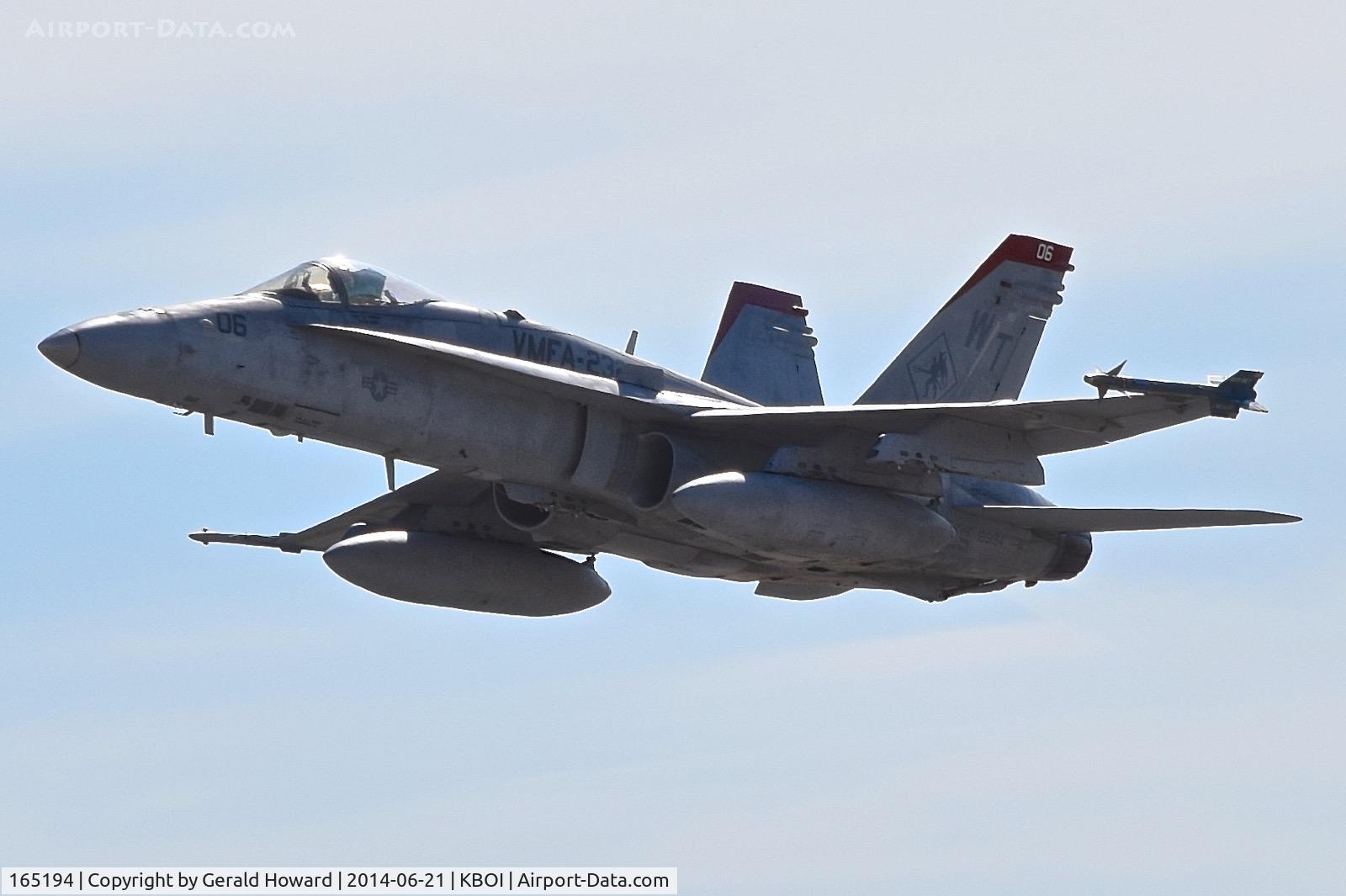 165194, McDonnell Douglas F/A-18C Hornet C/N 1337/C419, Departing RWY 28L. VMFA-232 