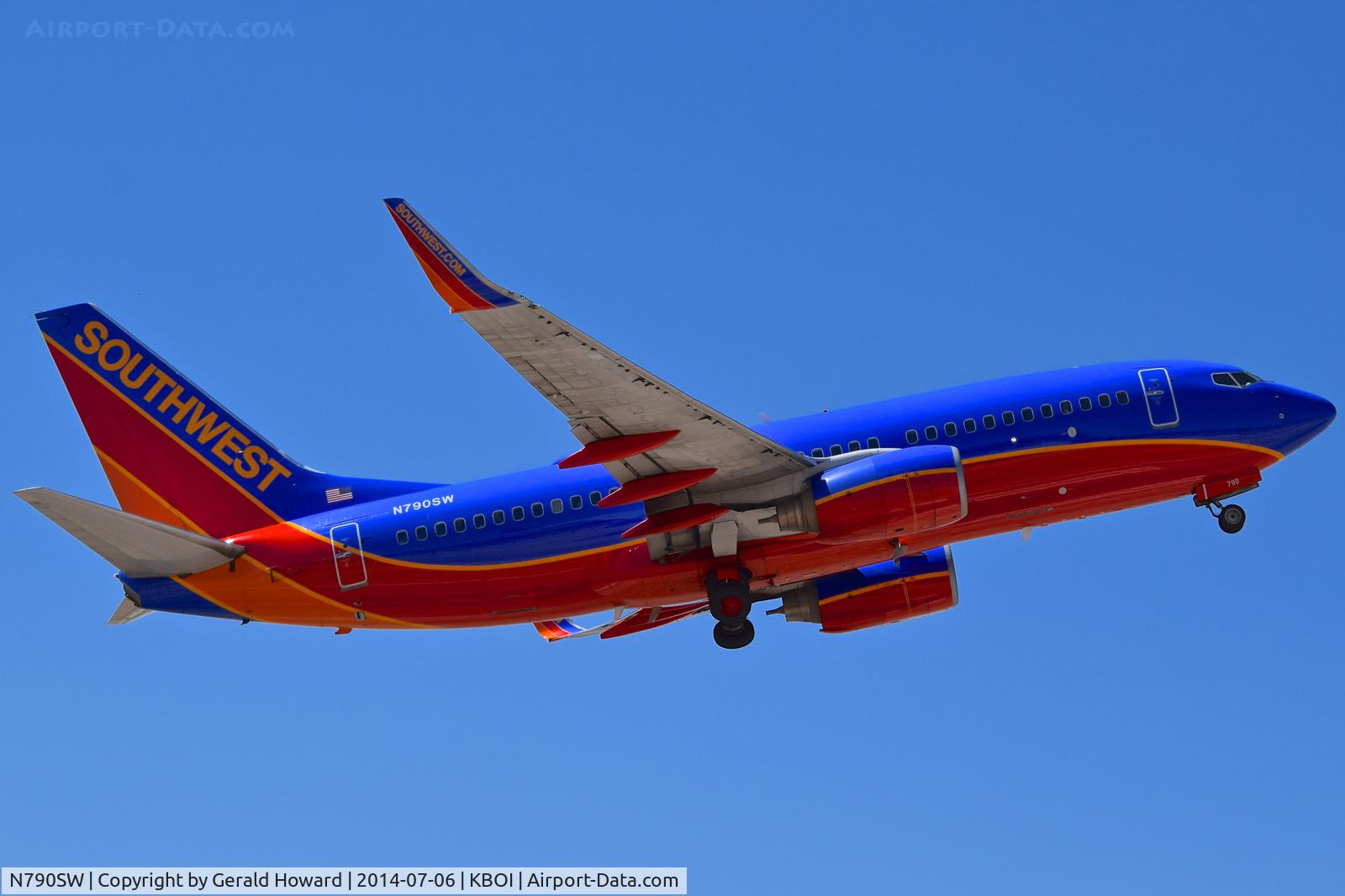 N790SW, 2000 Boeing 737-7H4 C/N 30604, Departing BOI